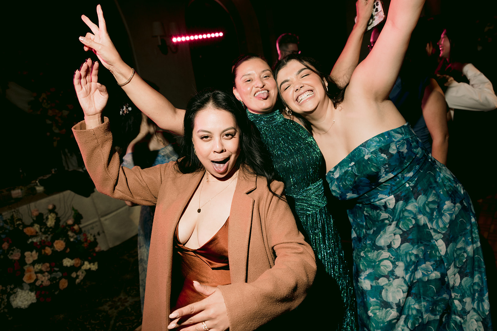 Guests dancing at South Hills Country Club reception